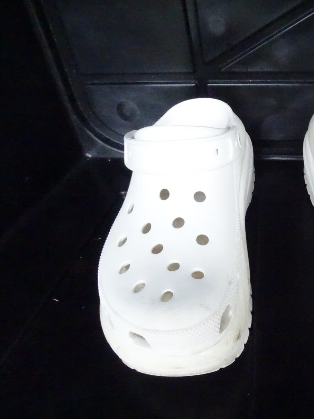 Crocs White Platform Clogs Womens 10 Mens 8 Chunky Lug Sole Slip On Repaired